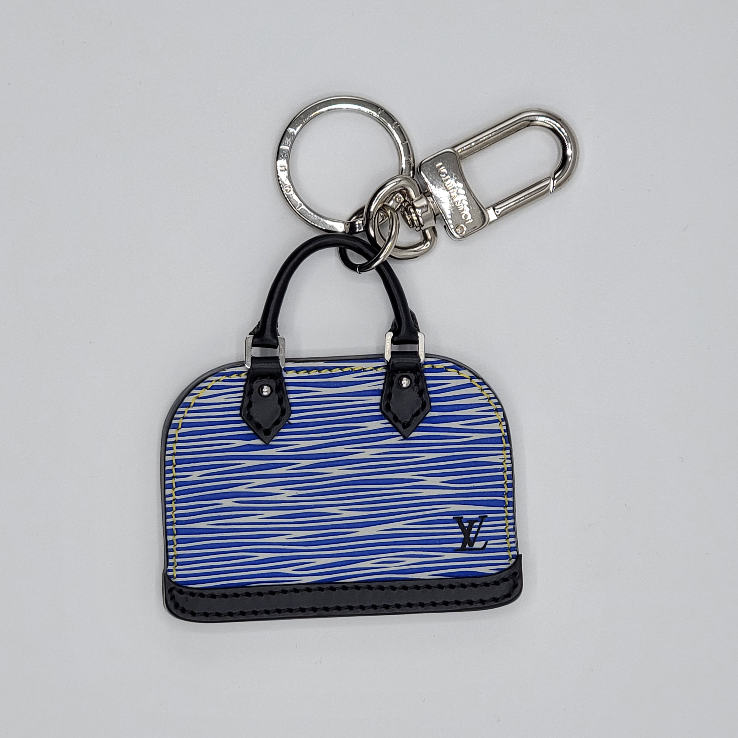 Louis Vuitton alma and Laduree keychain  Louis vuitton handbags, Louis  vuitton bag, Bags